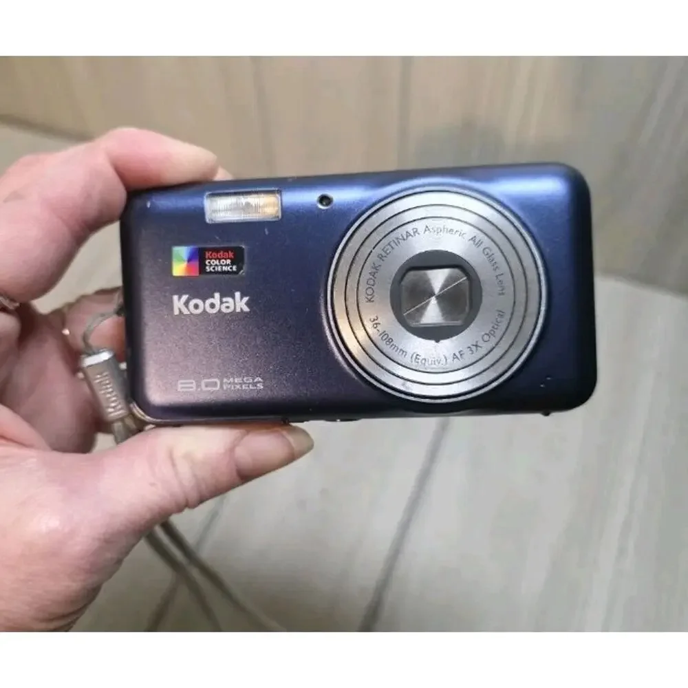 Kodak EasyShare Digital Camera Blue Retinar Aspheric Lens V803 Photography Works